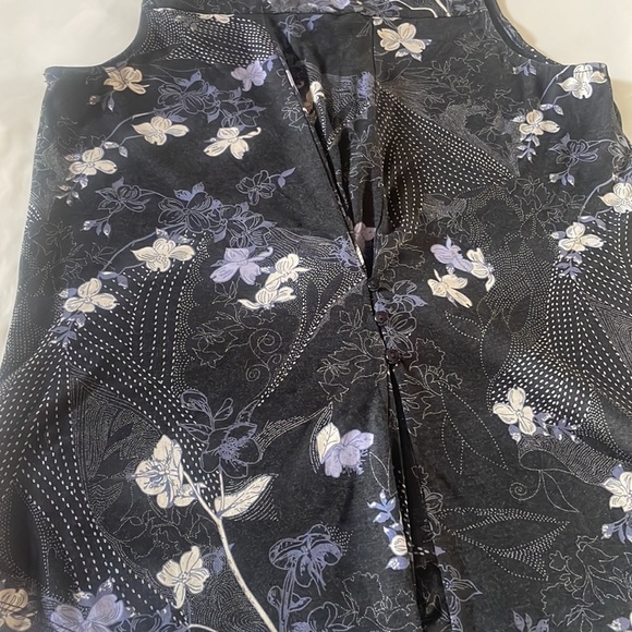 Adventura Tank Top with back buttons - Picture 4 of 4